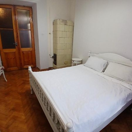 Бюджетная Квартира На Леси Украинки Lviv Exteriör bild