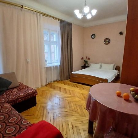 Бюджетная Квартира На Леси Украинки Lviv Exteriör bild