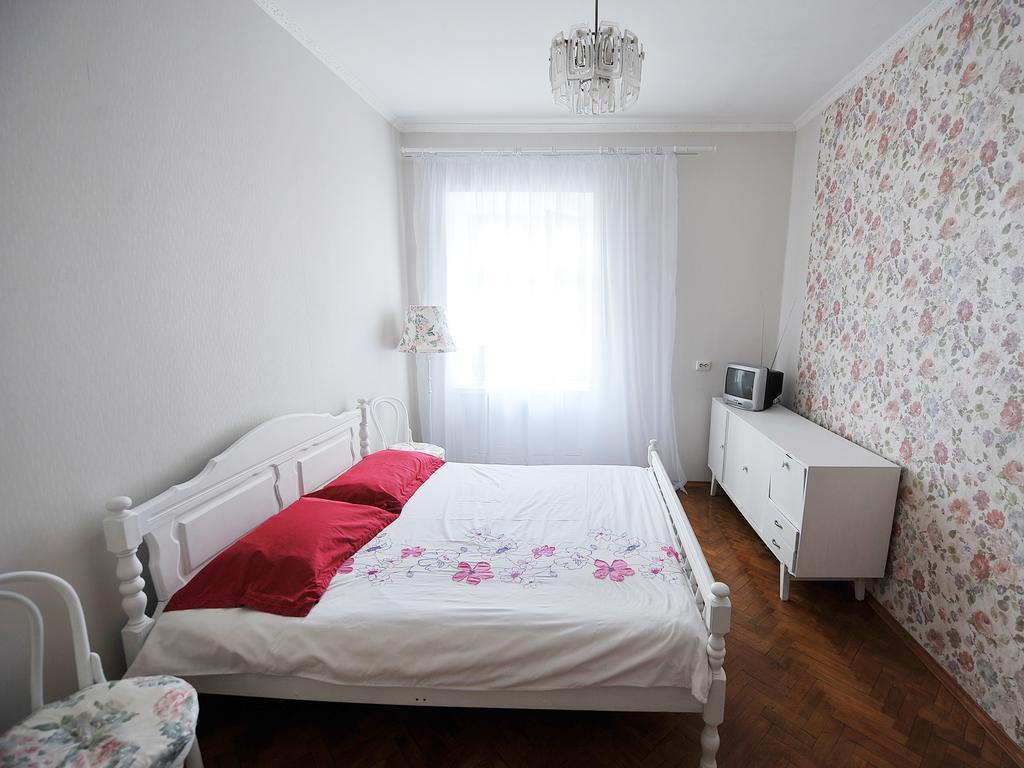 Бюджетная Квартира На Леси Украинки Lviv Exteriör bild